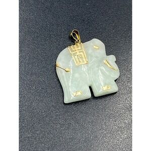 10K Gold Lt Green Jadeite Jade Carved Elephant Pendant Stamped 6.6 Grams